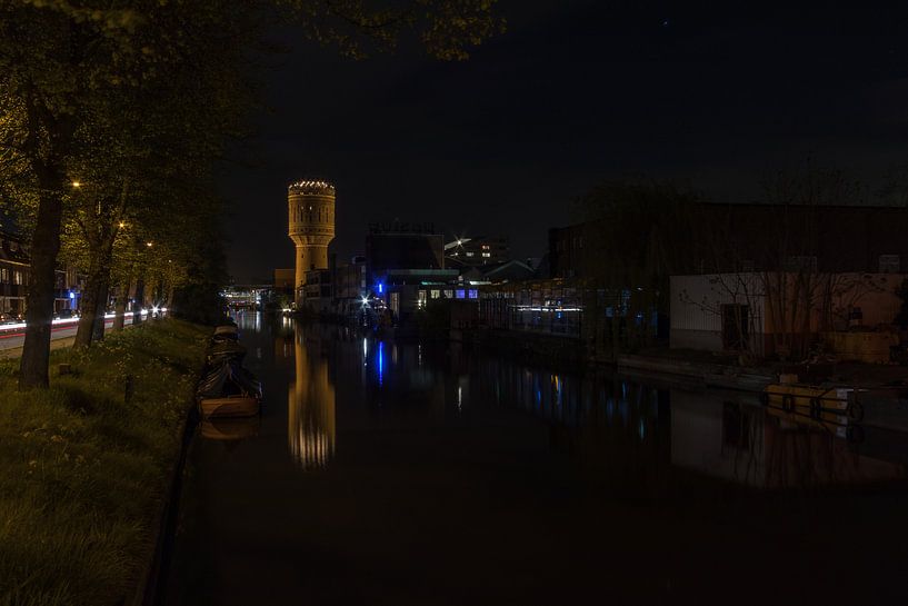 Wasserturm in der Nacht - Utrecht, Niederlande von Thijs van den Broek