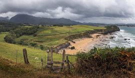  Sentier côtier menant à la plage d'Arenal de Moris, dans les Asturies, en Espagne sur PhotoCluster