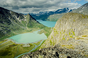 Berge, Seen und Bergsteiger im Herzen von Jotunheimen, Norwegen