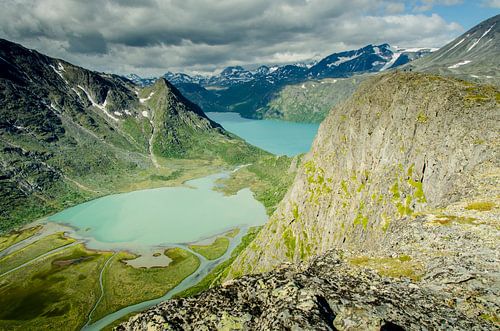 Montagnes, lacs et alpinistes au cœur de Jotunheimen, Norvège