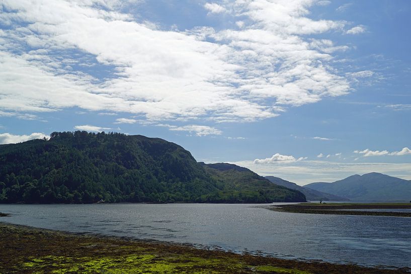 Lake at Eilean Donan Castle near Dornie by Babetts Bildergalerie