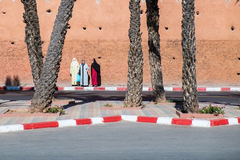 Drie vrouwen in Marrakech by Marco de Waal