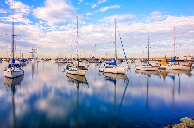 Weiße Wolken auf Glas - San Diego von Joseph S Giacalone Photography