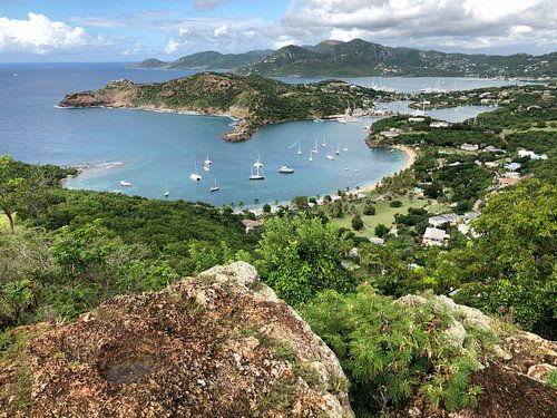 Uitzicht op English and Falmouth Harbours van Shirley Heights