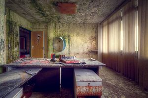 Verlaten Kamer van de Dokter. van Roman Robroek - Foto's van Verlaten Gebouwen