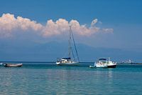 Zeilbootjes voor anker bij Koroni