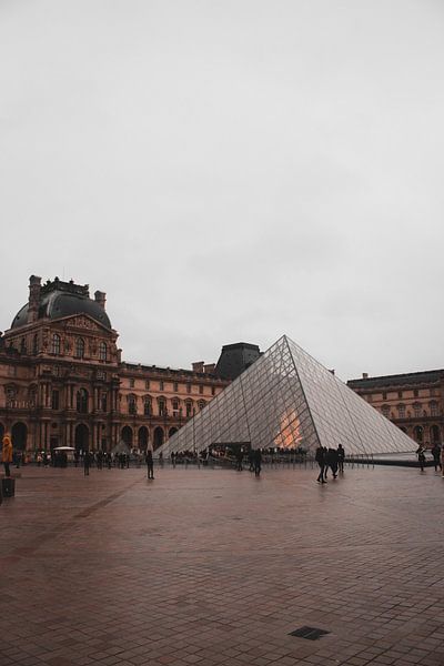 Louvre Museum by Hello Pompoyo