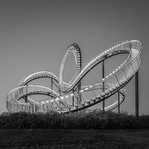 Tiger & Turtle – Magic Mountain in schwarz-weiß, Duisburg