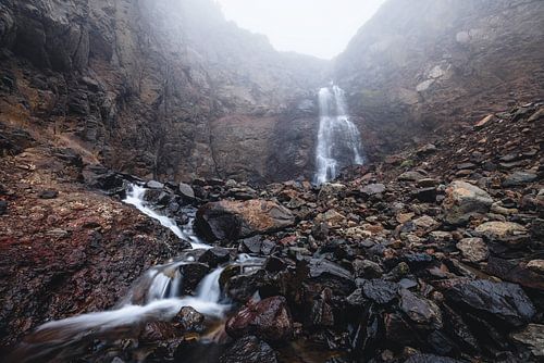 Waterval in Nordfjord van Disko Island, Groenland van Martijn Smeets