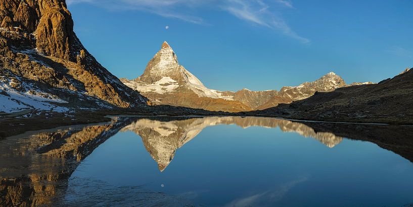 Matterhorn reflected in the Riffel lake by Markus Lange