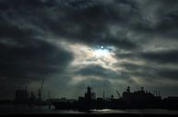 Schemerig zonnetje boven marine basis. van Frank Van der Werff thumbnail
