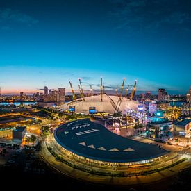 London Skyline Panorama zur blauen Stunde von Henrik Gudermann