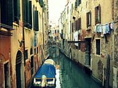 Venetië. Was drogen boven het kanaal.  van Mr and Mrs Quirynen thumbnail