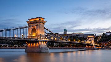 De Kettingbrug over de Donau in Boedapest van Roland Brack