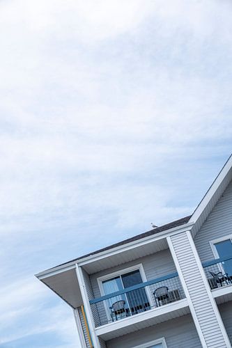 Luchtige Rust Balkonzicht onder een Heldere Hemel meeuw