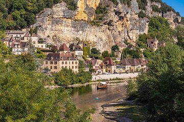 Excursieboot in La Roque-Gageac in de Périgord - Frankrijk van Werner Dieterich