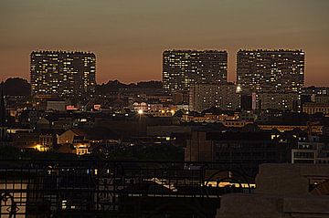 Skyline Brussel bij nacht van J Y