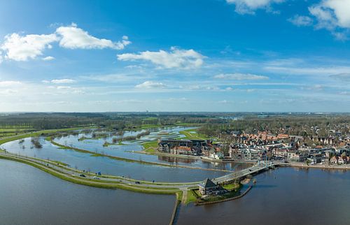 Vecht hoog water in de rivier bij Dalfsen van bovenaf gezien