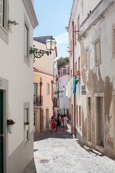 Lissabon : Gasse in der Alfama