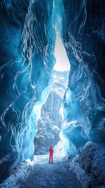 Researchers in an ice cave by Jonas Weinitschke