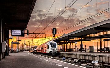 Zonsondergang op het station in Zutphen.