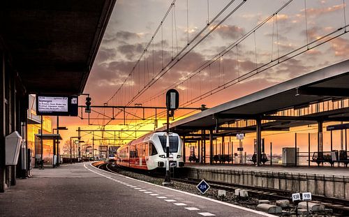 Zonsondergang op het station in Zutphen.