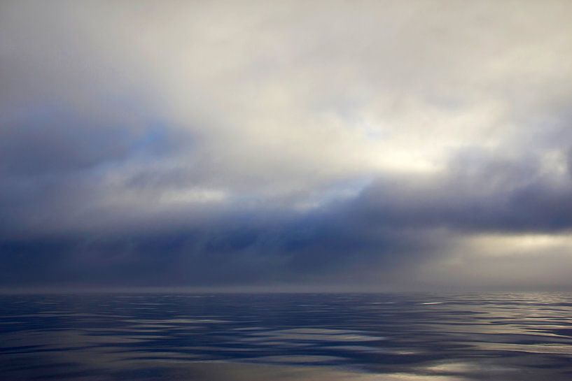 Wolken over de oceaan bij Monterey Bay, California van Beschermingswerk voor aan uw muur