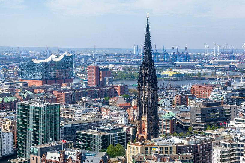 Innenstadt mit Elbphilharmonie und Nikolaikirchturm von Torsten Krüger