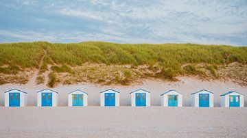 De blauw witte strandhuisjes van Max ter Burg Fotografie
