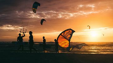 Kitesurfing by Marc Kleen