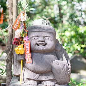 Figuur bij Japanse tempel van Ineke Timmermans