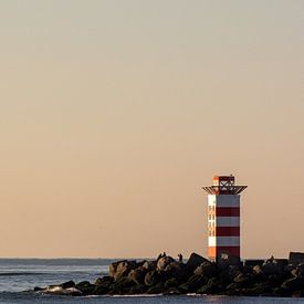 Fischereifahrzeug in Panoramagröße am Horizont in der Nordsee von scheepskijkerhavenfotografie