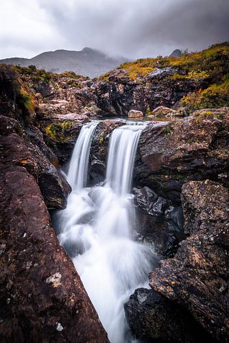 Mystieke waterval op Isle of Skye van Krijn van der Giessen