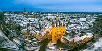 Zwolle Sassenpoort oude stadspoort tijdens een koude winterochtend van Sjoerd van der Wal Fotografie thumbnail