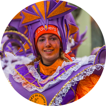 Mooi portret van een carnavalist te Aalst in België. van didier de borle