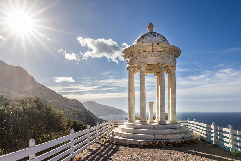 Tempel in de tuin van Son Marroig op Mallorca van Christian Müringer
