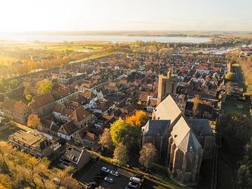Elburg oude ommuurde stad gezien van bovenaf tijdens de herfst van Sjoerd van der Wal Fotografie