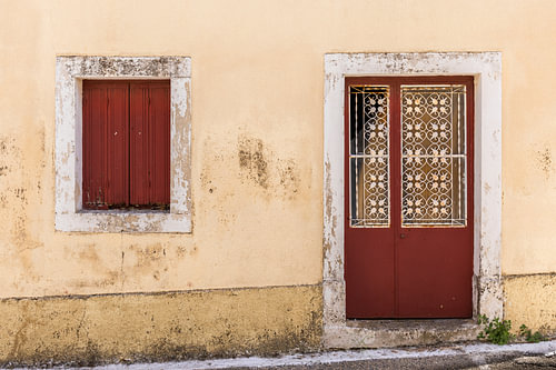 Understated elegance in a simple façade