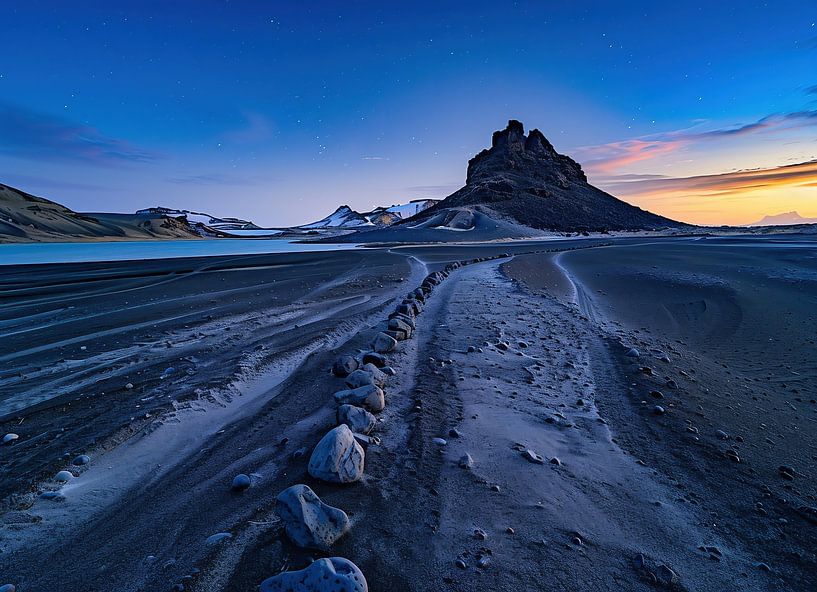 Noordse kustdroom op het gouden uur van fernlichtsicht