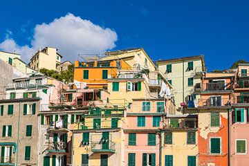 Historic houses in Riomaggiore on the Mediterranean coast in It by Rico Ködder