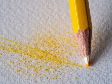 Le crayon jaune en détail