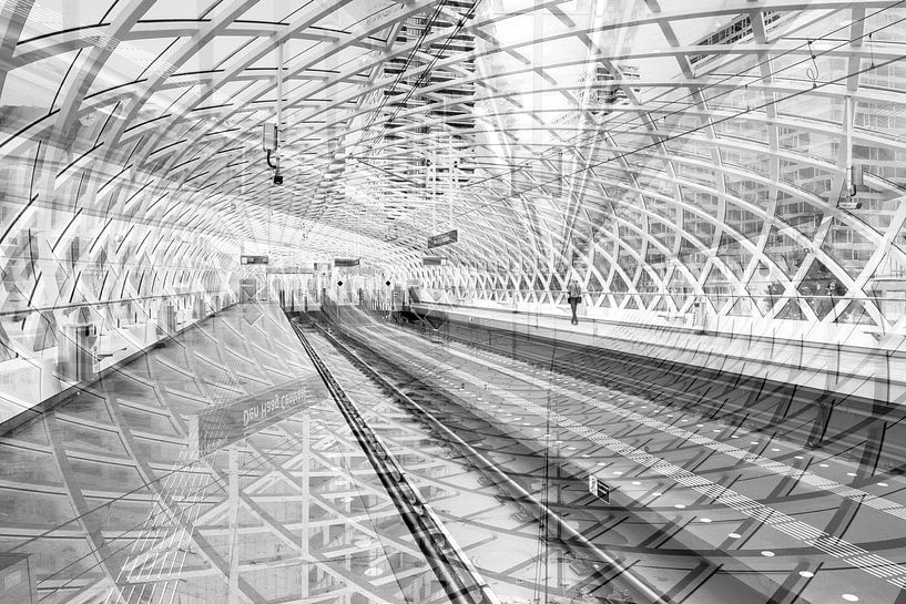 Den Haag CS U-Bahn-Station Doppelbelichtung in schwarz-weiß von Marianne van der Zee
