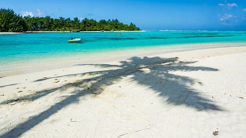 Light blue ocean of the Cook Islands