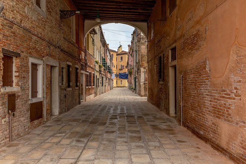 Gasse in Venedig von Andy Luberti