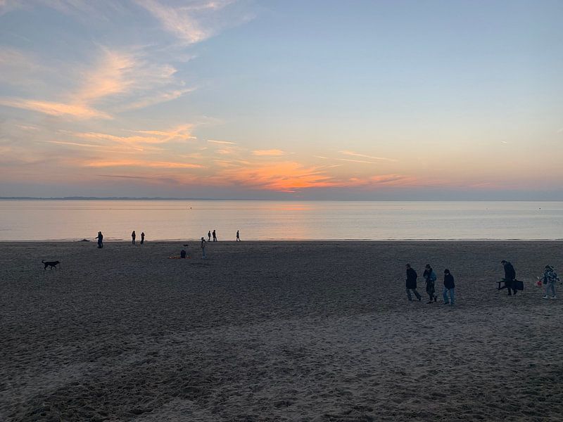 Sonnenuntergang im Meer. von Eric Reijbroek