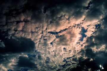 Dramatische Hemel met Stormachtige Wolken van Andreea Eva Herczegh