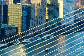 Rotterdam Nieuwe Maas zonsondergang bij de Erasmusbrug over de ri van Sjoerd van der Wal Fotografie