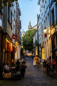 Zomeravond in Antwerpen van Luc van der Krabben