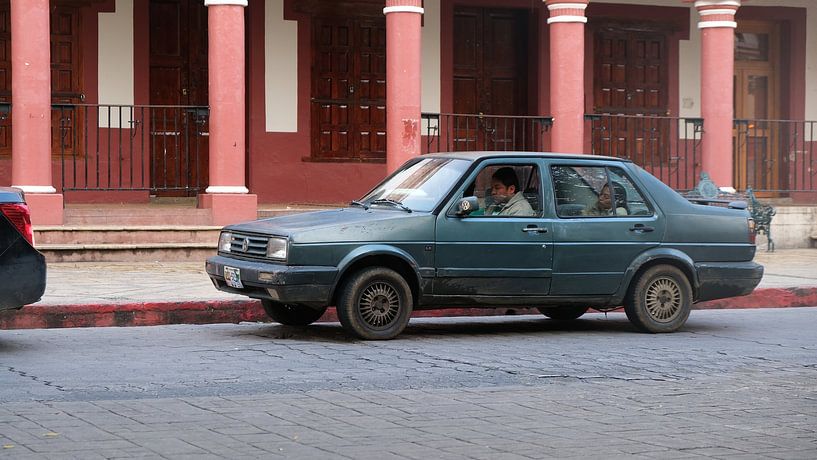 Auto, San Cristobal de las Casas, Mexiko von themovingcloudsphotography