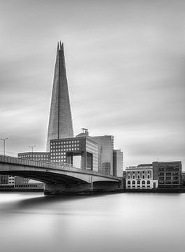 Londen Skyline in zwart/wit, Engeland van Adelheid Smitt
